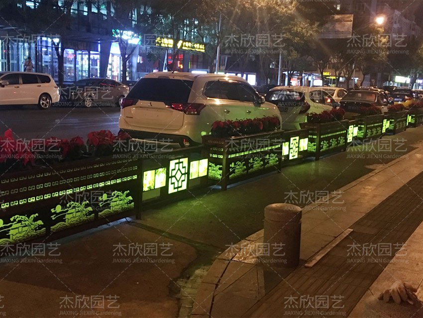 這款道路花箱，不僅美觀還能亮化